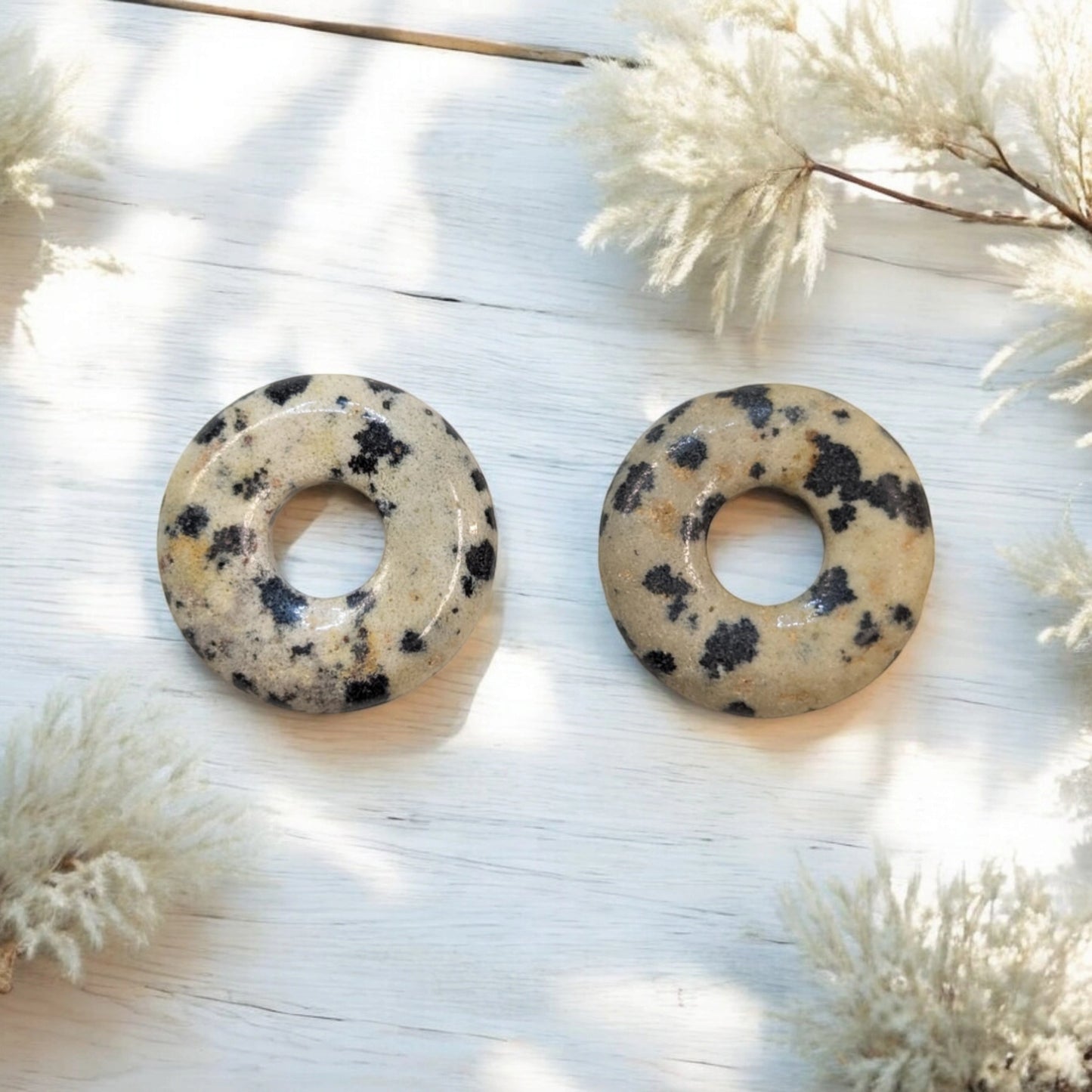 Infinity donut en pierre naturelle (Jaspe Dalmatien)