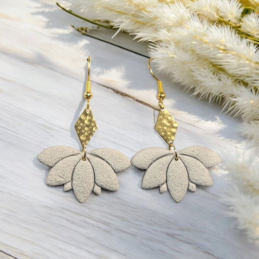 Boucles d'oreilles ethnique uniques argile polymere  lotus effet pierre